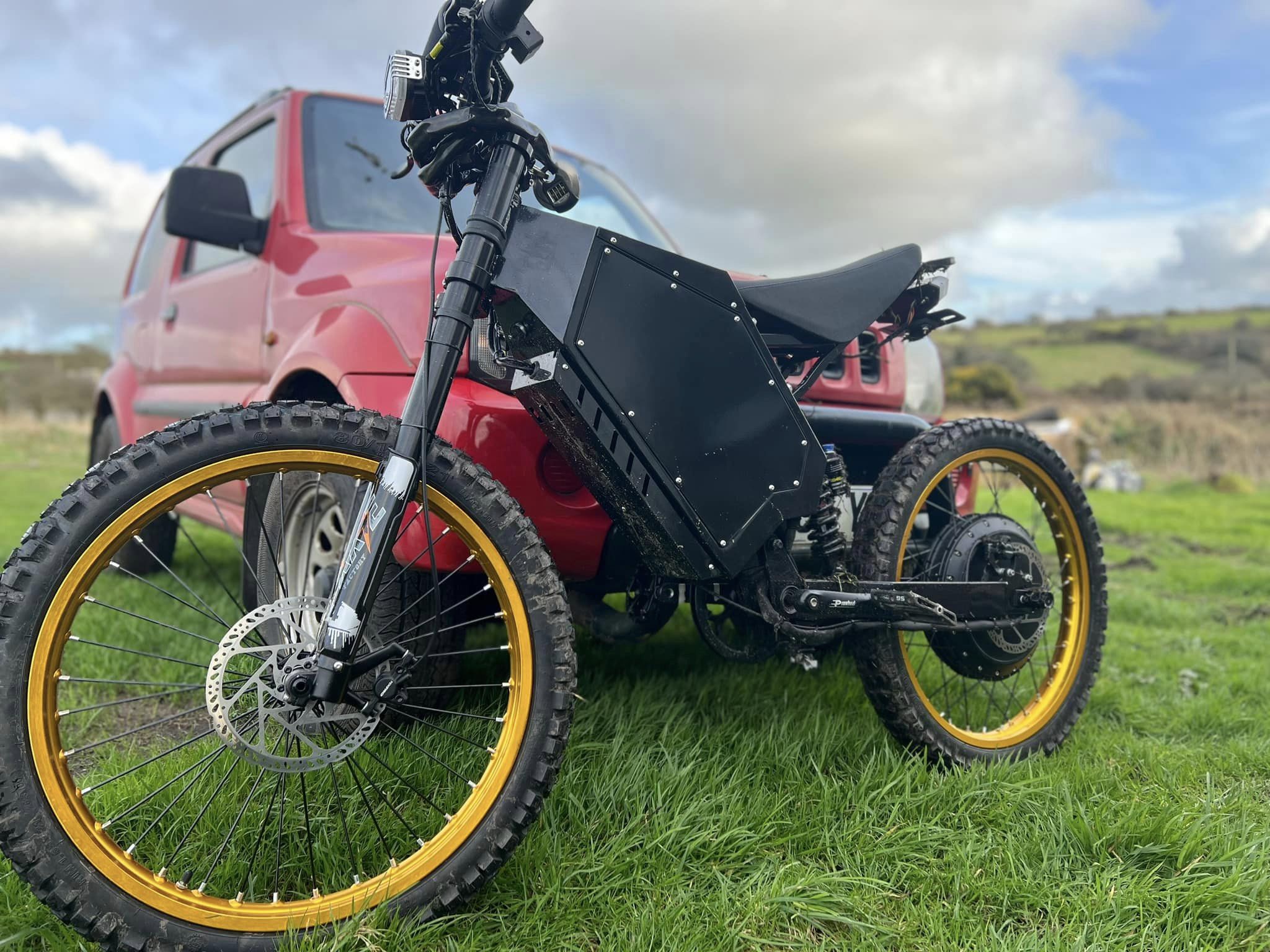 จักรยานไฟฟ้า Stealth Bomber eB - 8000W Stealth Bomber Ebike บทวิจารณ์และราคา