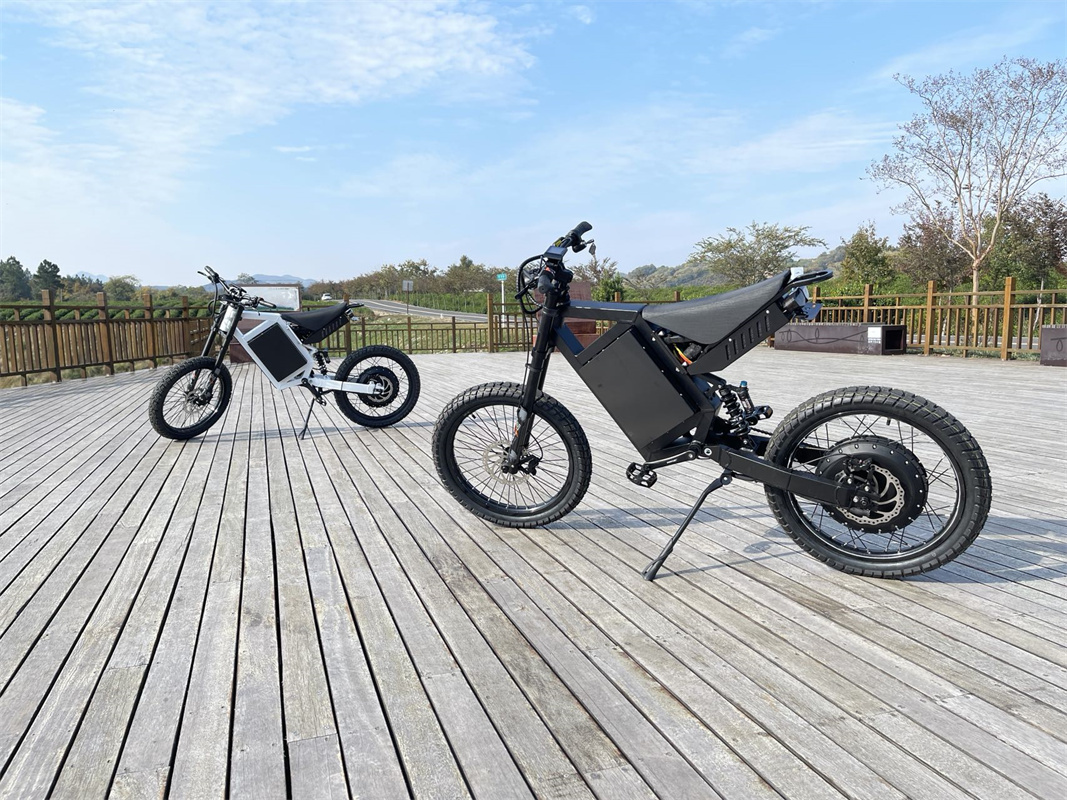 มีตัวอย่างขายส่ง รถจักรยานยนต์ - 8000W Stealth Bomber Ebike บทวิจารณ์และราคา